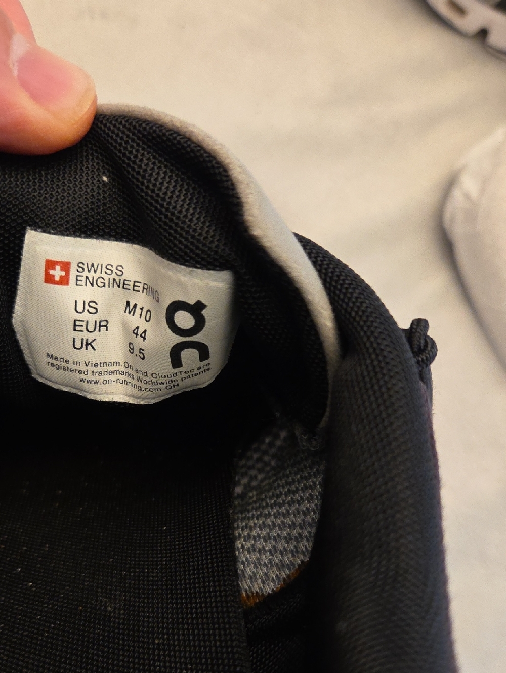 Men's On Running Sneakers, Black, Grey & White, Size 10 - Picture 6 of 6